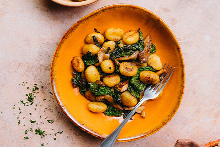 Gnocchi met gebakken paddenstoelen en palmkool