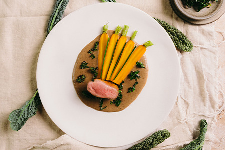 Wilde eendfilet met paddenstoelensaus en bospeentjes