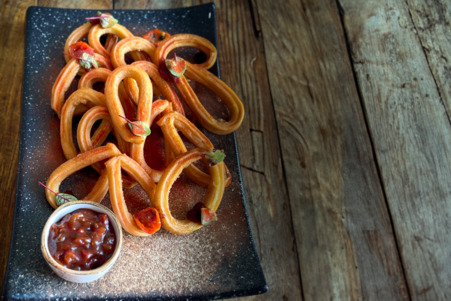 Churros met zwarte knoflook