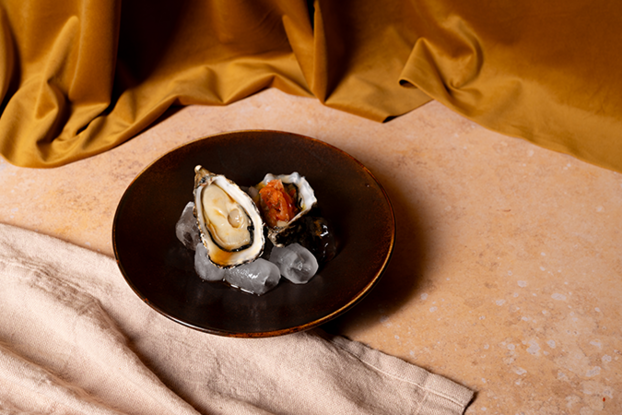 Oesters met soja-ponzudressing en kimchi