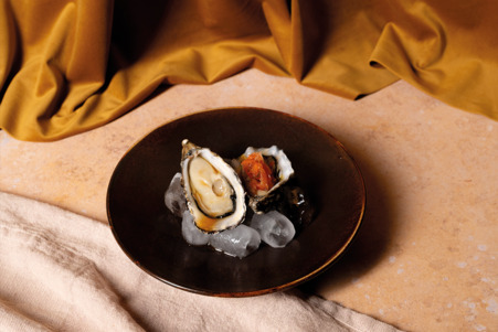 Oesters met soja-ponzu dressing en kimchi